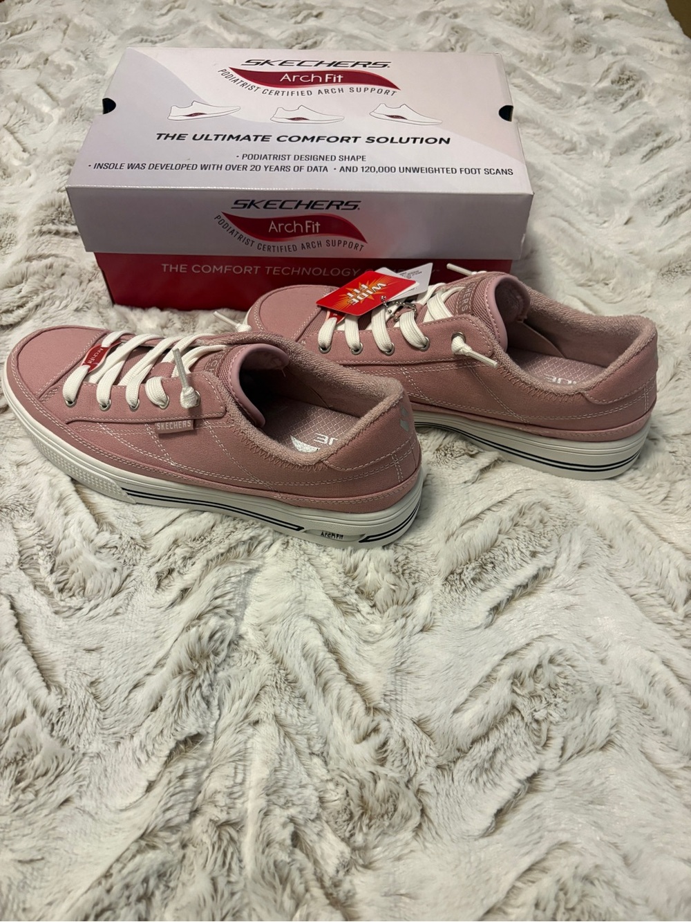Skechers Women's Low-Top Sneakers in Dusty Pink